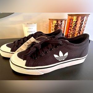 Size 6 women’s Adidas Nizza